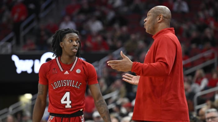 Louisville Cardinals head coach Kenny Payne talks with guard Ty-Laur Johnson (4) during the second half against the Georgia Tech Yellow Jackets at KFC Yum! Center. Louisville defeated Georgia Tech 79-67.